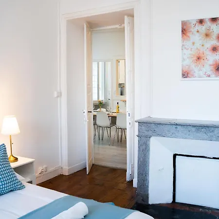 Wonderhost, Volumes Incroyables & Royale Apartamento *